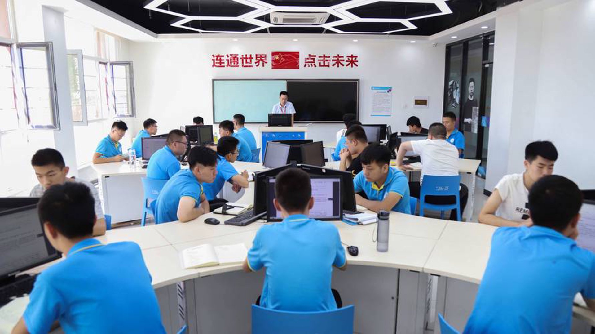 流泳晓科技